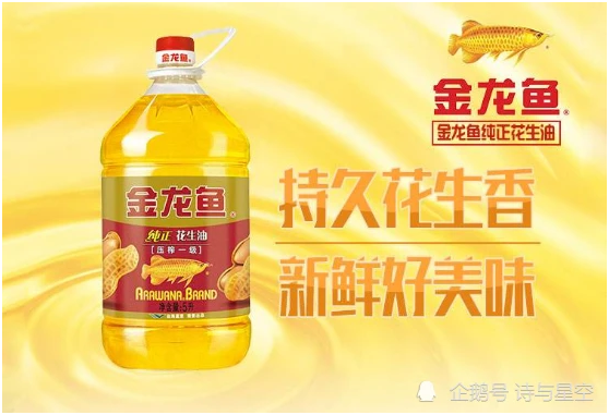 裤子破洞外套搭肩上,花里胡哨赚足了眼球